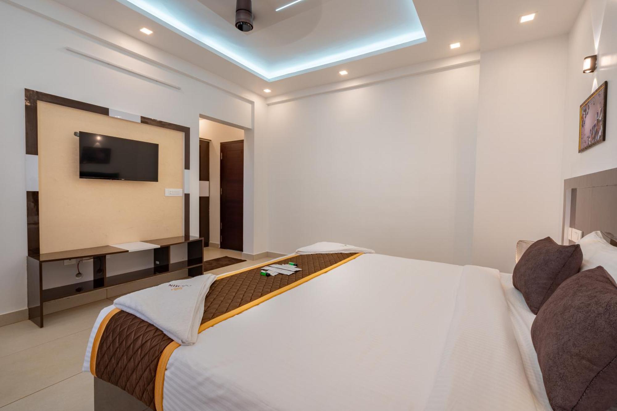 Cochin Airport Hotel Kochi Exterior photo