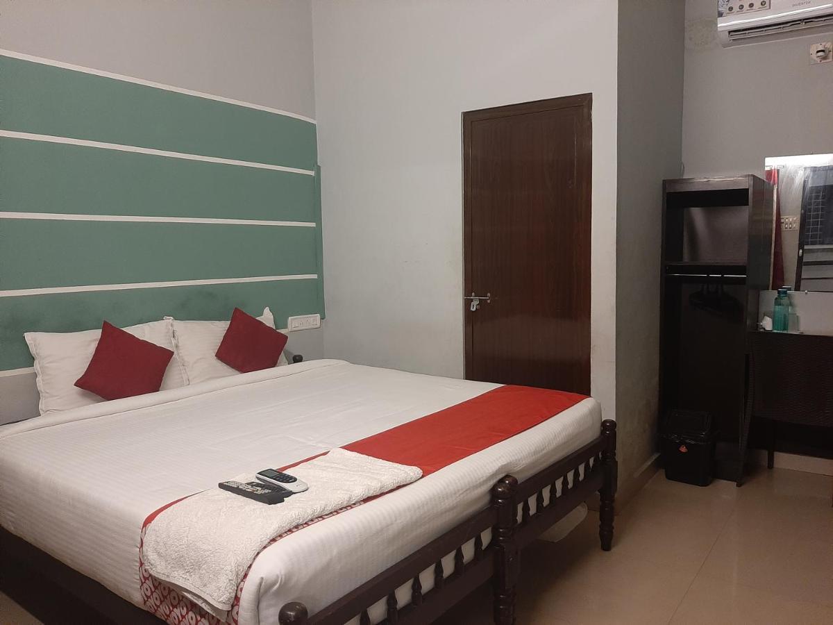 Cochin Airport Hotel Kochi Exterior photo