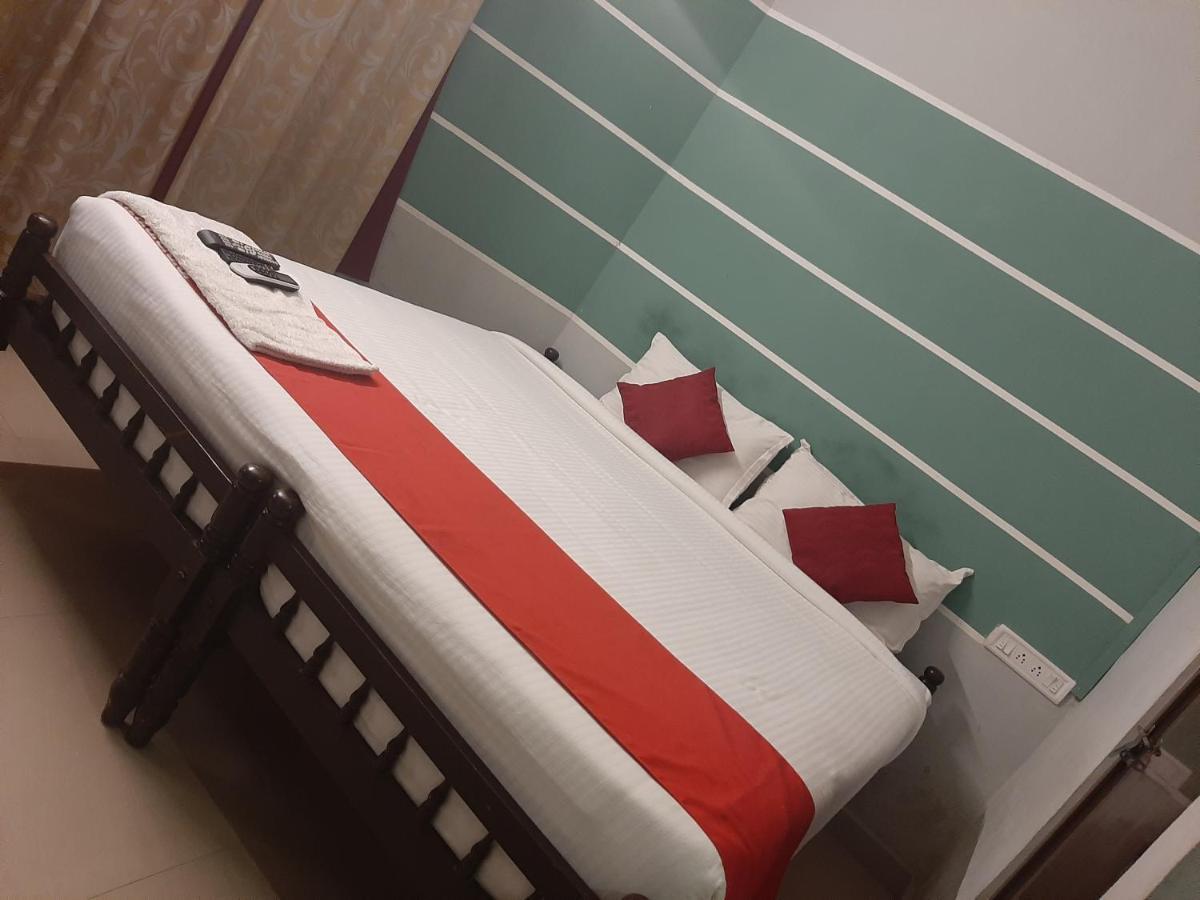 Cochin Airport Hotel Kochi Exterior photo