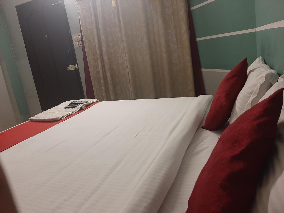 Cochin Airport Hotel Kochi Exterior photo